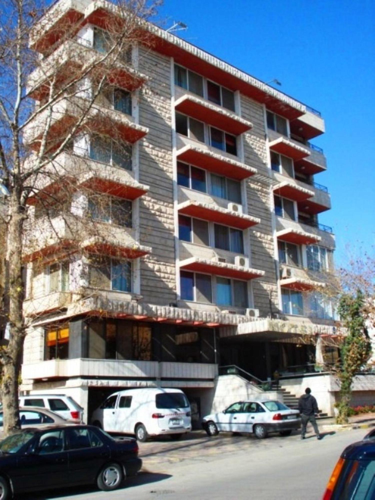 Gondola Hotel & Suites Аман Екстериор снимка