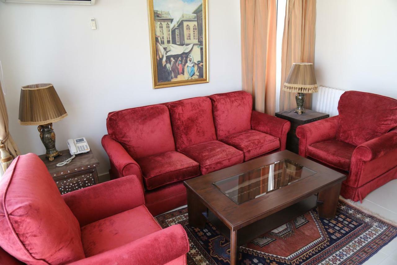 Gondola Hotel & Suites Аман Екстериор снимка
