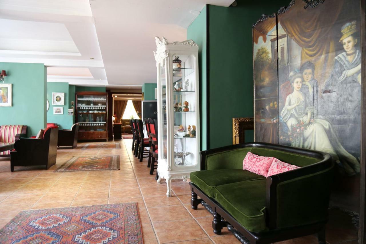 Gondola Hotel & Suites Аман Екстериор снимка