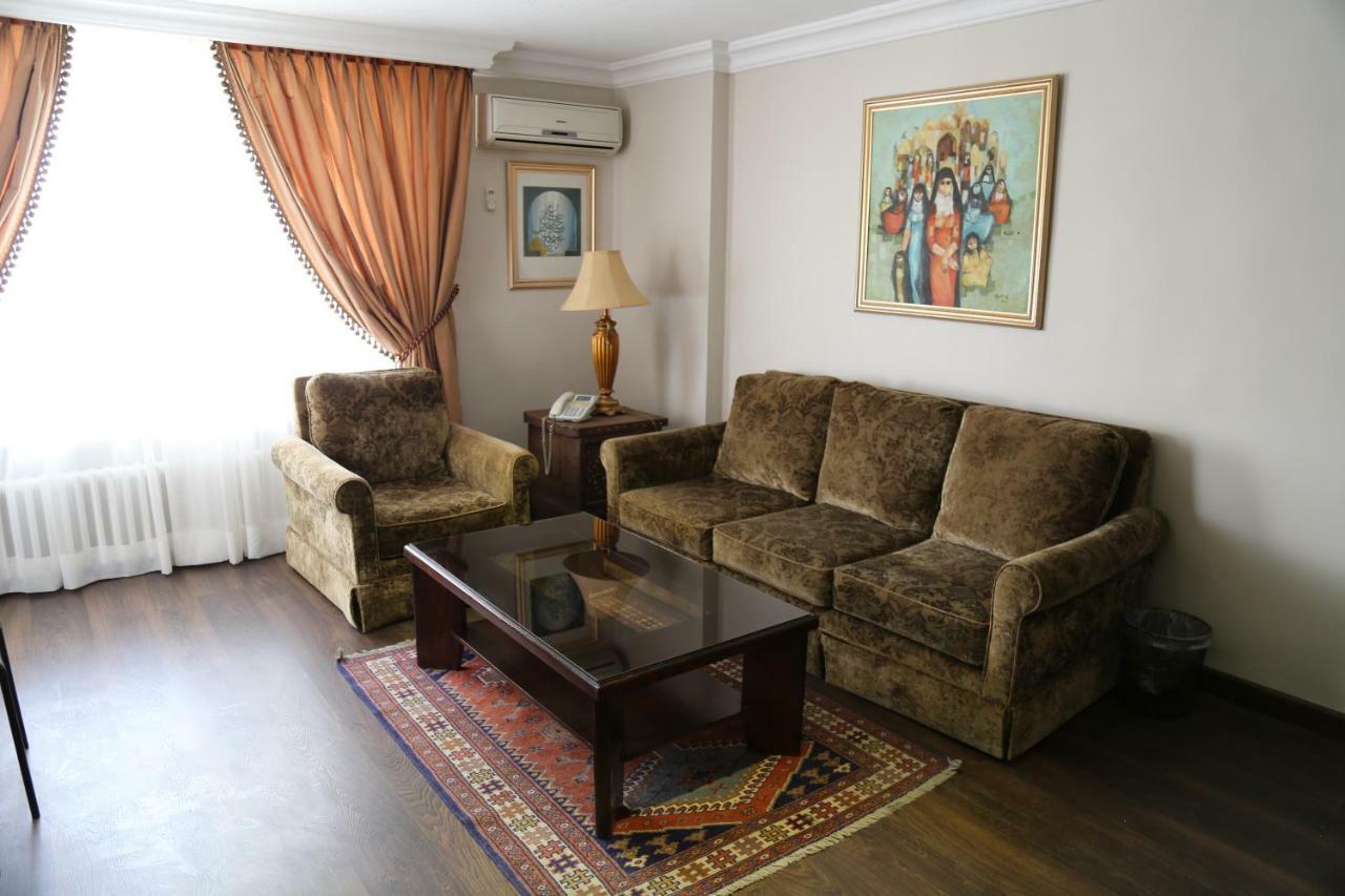 Gondola Hotel & Suites Аман Екстериор снимка