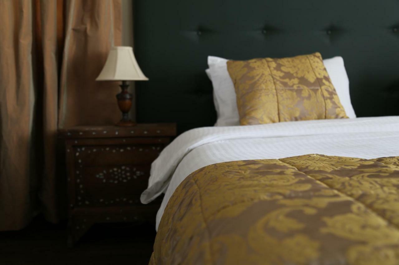 Gondola Hotel & Suites Аман Екстериор снимка