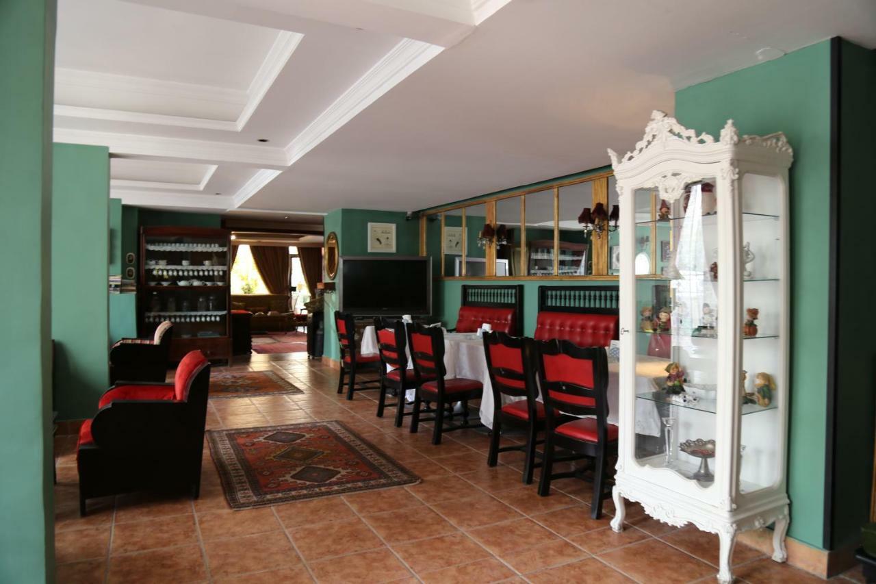 Gondola Hotel & Suites Аман Екстериор снимка