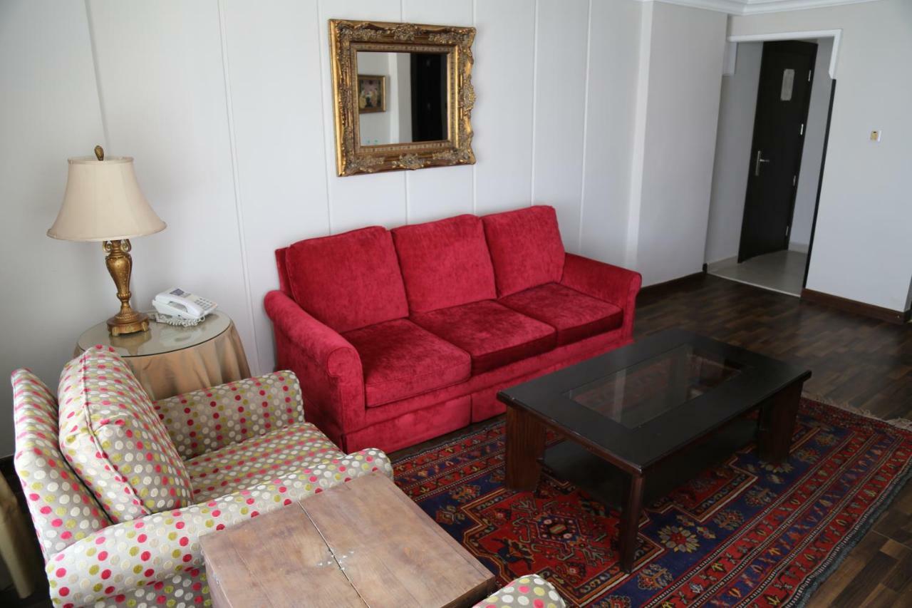Gondola Hotel & Suites Аман Екстериор снимка