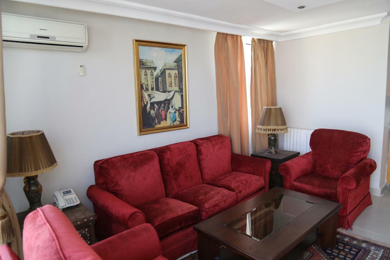 Gondola Hotel & Suites Аман Екстериор снимка