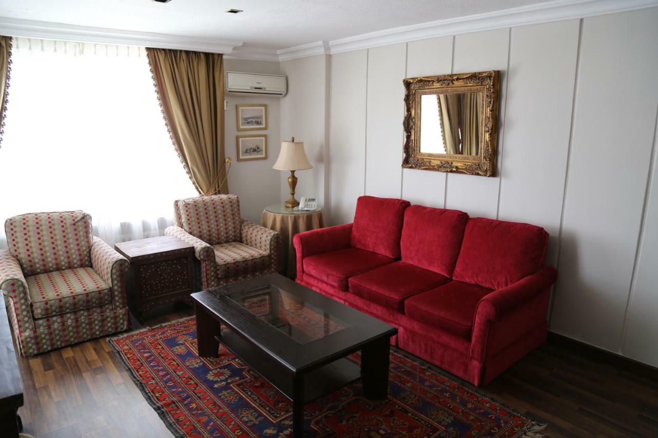 Gondola Hotel & Suites Аман Екстериор снимка
