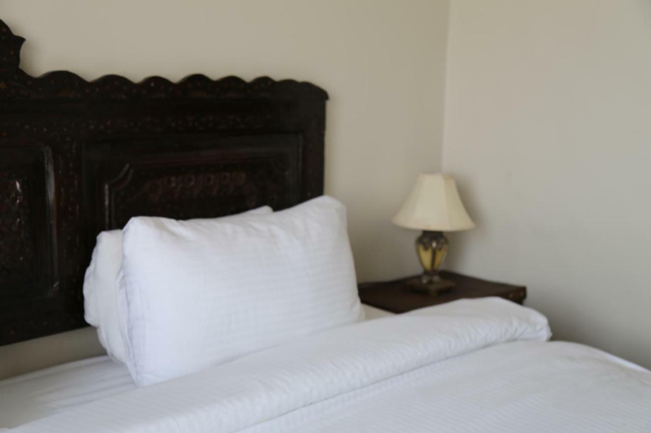 Gondola Hotel & Suites Аман Екстериор снимка
