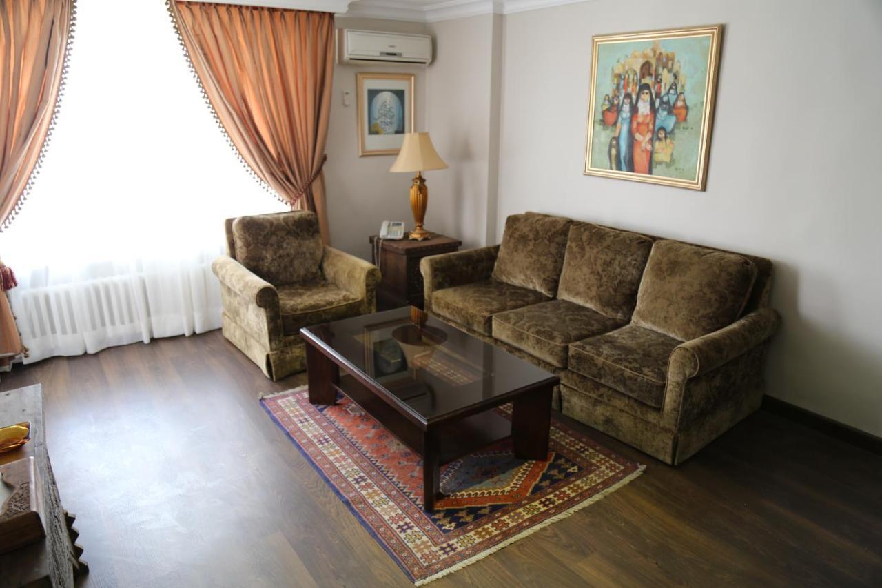 Gondola Hotel & Suites Аман Екстериор снимка
